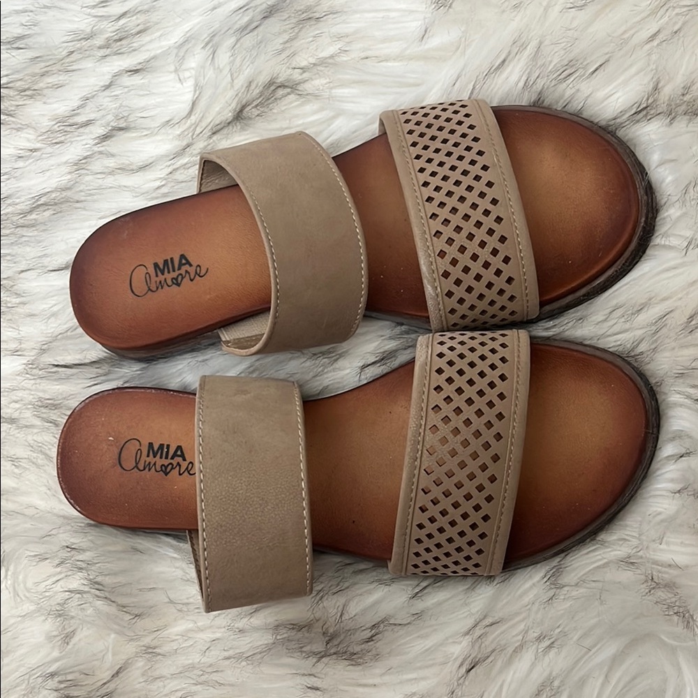 Mi Amore Women's Tan Sandals USED ONCE only